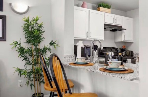 Pleasant Valley Apartment | Elegant Riverside Bird Escape DT, UT, Lady