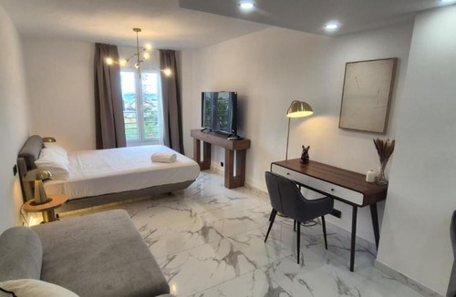 Pla del Bon Repos Apartment | Elegant room in Alicante - AC, Wifi & Comfort