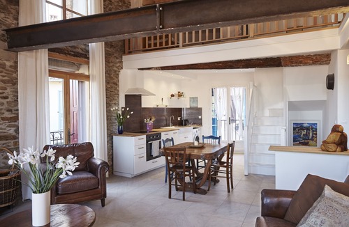 Collioure Apartment | Elegant & rustic Collioure stay. With ensuite & sea view