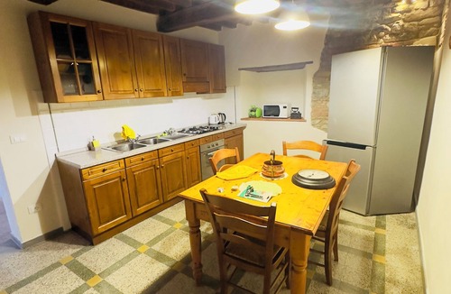 Castelvecchio House | Elegant rustic house in the Tuscan hills. Vacation House La Tosca