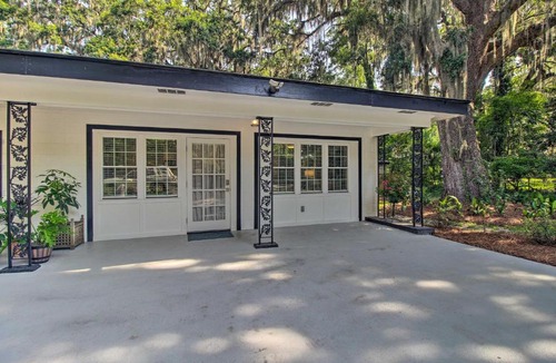 Montgomery Apartment | Elegant Savannah Hideaway w/Private Garden