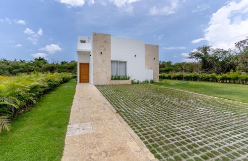 El Soco Villa | Elegant Seaside Villa Steps to Beach & Golf Course