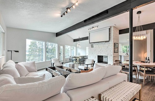 West Queen Anne House | Elegant Seattle Escape < 2 Mi to Space Needle