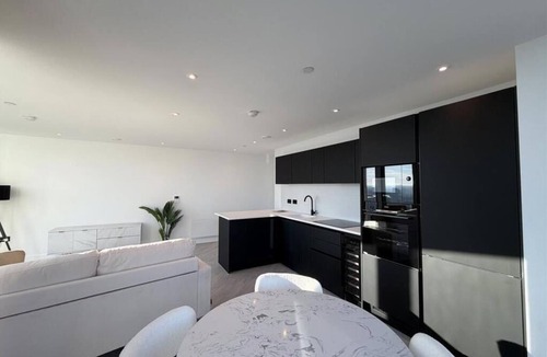 Castlefield Apartment | Elegant Skyline Apartment with Exclusive Amenities in the Heart of M3