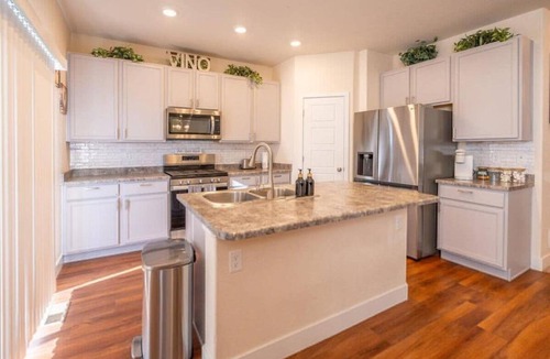 Elbert House | Elegant Spacious 4BR Home Peyton