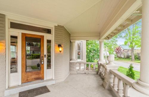 Springfield Apartment | Elegant spacious historic home