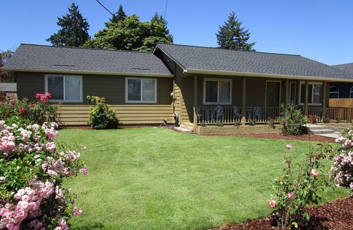 Creswell House | Elegant & Spacious Home, 5 Bed/3 Bath, Sleeps 14, 15 Minutes to U of O.