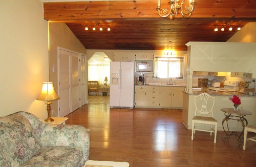 Creswell House | Elegant & Spacious Home, 5 Bed/3 Bath, Sleeps 14, 15 Minutes to U of O.