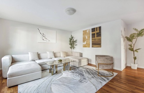 White Plains House | Elegant Spacious Retreat Sleeps 16 Prime Area Free Parking Near NYC