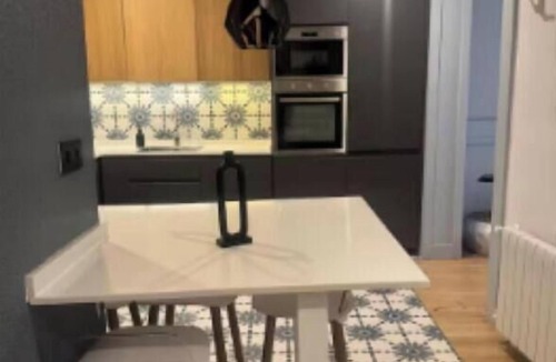 Malasana Apartment | Elegant & Spacious Three-Bedroom Apartment Filled with Natural Light