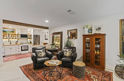 High Springs Apartment | Elegant Studio, 5 Min Walk to Main Street’s Antique Shops & Restaurants!