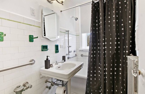 South Evanston Apartment | Elegant Studio: An Ideal Stay in Evanston