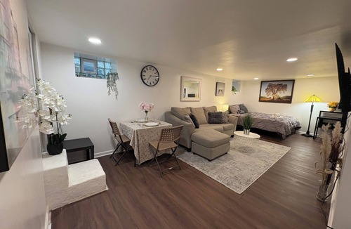 Foxcroft Square Apartment | Elegant Studio Escape for Two