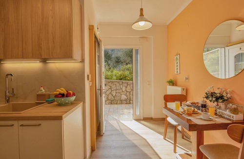 Kontokali Apartment | Elegant Studio for Quiet Holidays with Swimming Pool & Large Garden