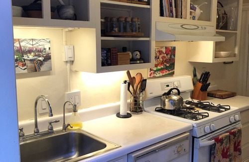 Georgetown House | Elegant townhome on quiet street near museums, restaurants, shops, parks & more!