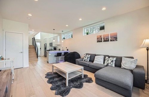 Fremont House | Elegant Townhome with a Breathtaking Rooftop View