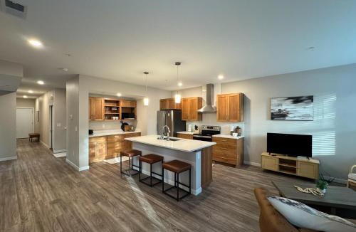Roosevelt House | Elegant Townhouse near NDSU and Downtown Fargo #101