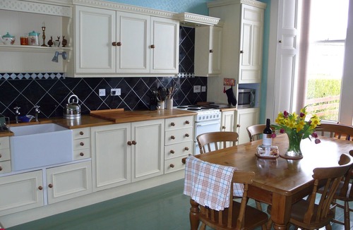 Crieff Apartment | Elegant Victorian self catering flat (5 people) in Crieff, the heart of Scotland