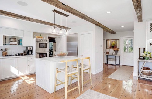 Village of Southampton House | Elegantly designed farmhouse; open and bright living that exudes relaxation.