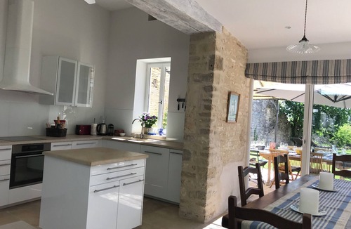 Meursault House | Elegantly renovated residence with garden and pool in famous wine village North