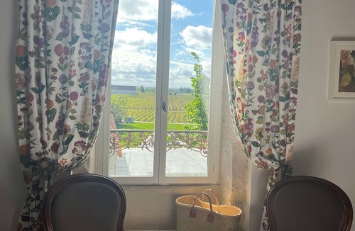 Meursault House | Elegantly renovated residence with garden and pool in famous wine village North