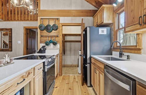 Big Canoe Cabin | Elektra's Hearth at Big Canoe - 4BR 3BA, 2 Decks, Walk to Playground!