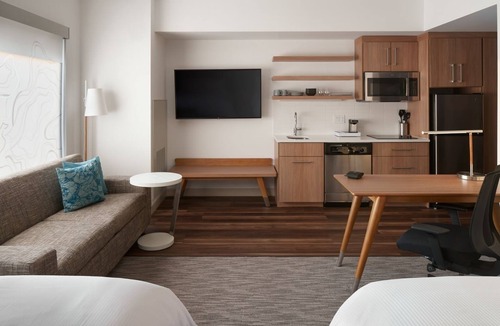 Williamsburg Hotel | Element Orlando | Studio 2 Queen | Fire Pit Patio & Kitchen