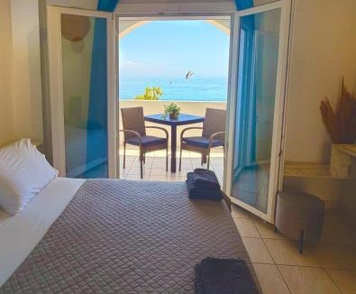 Akrotiri Apartment | Elena's Seafront Deluxe Studios