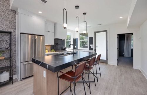 Edgehill Cottage | Elevate - Modern Luxury - Stunning City Views