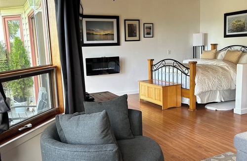 Salt Spring Island Bed & Breakfast | Elevate Rooms Armand Heights
