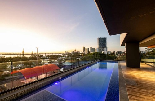 Southport Apartment | Elevated 2BR Broadwater Ocean Views