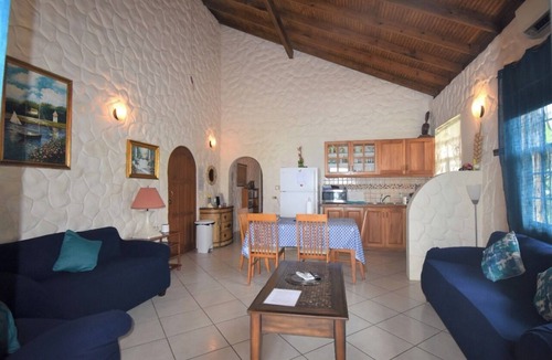 Black Rock Apartment | Elevated Beachfront 1-Bedroom on Courland Bay -Salt Pool/Ocean Views -Fully AC