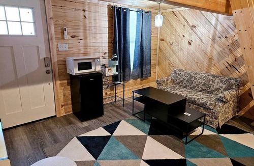 Draper Cottage | Elevated Cottage Nestled in Nature and near the New River in Draper, Virginia, Perfect for a Weekend Escape
