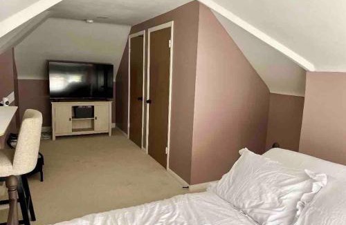 Cleveland House | Elevated Entertainment Sleep Suite
