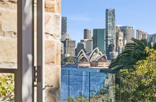 Cremorne Point Apartment | Elevated Heritage Villa with Iconic Sydney Harbor Views (Opera House & Bridge Views)