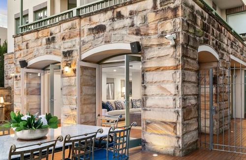 Cremorne Point Apartment | Elevated Heritage Villa with Iconic Sydney Harbor Views (Opera House & Bridge Views)