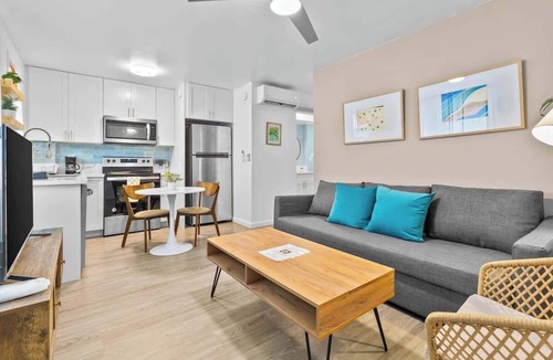 McCully - Moiliili Apartment | Elevated & Modern Honolulu Haven, Renovated w/AC