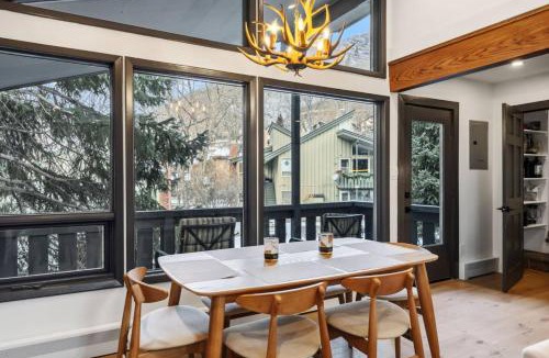 Vail House | Elevated Vail Retreat I Walkable I 5 Min to Resort