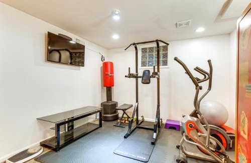 Fairland House | Elevator In-Unit: 3-Story Condo Only 14 Mi to DC!