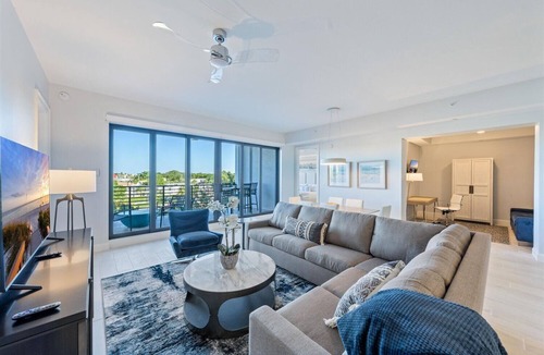 Redevelopment Area Condo | ELEVEN ELEVEN CENTRAL 445 - Luxury Condo Downtown Naples w/Resort Amenities