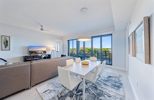 Redevelopment Area Condo | ELEVEN ELEVEN CENTRAL 445 - Luxury Condo Downtown Naples w/Resort Amenities