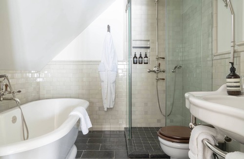 Crested Butte Hotel | Eleven Scarp Ridge Lodge