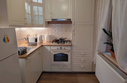 Centrul Vechi Apartment | Elfriede 1912 elegant 2-bedroom apartment in Old Town Brasov