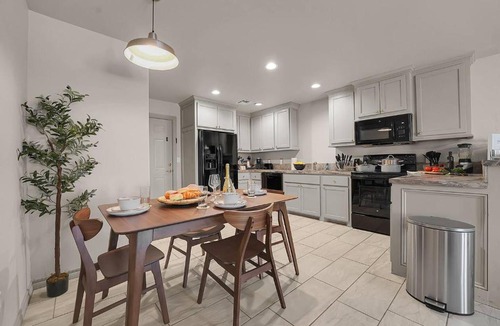 Elgin Apartment | Elgin Oasis Suite A