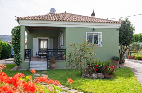 Gythio Villa | Ελιά/Olive near to sea with heating pool
