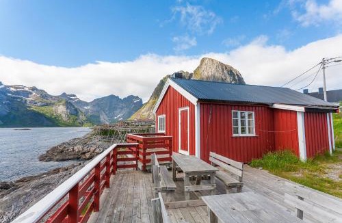 Hamnøya Resort | Eliassen Rorbuer