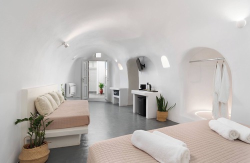 Finikia Hotel | Elios Cave Suites