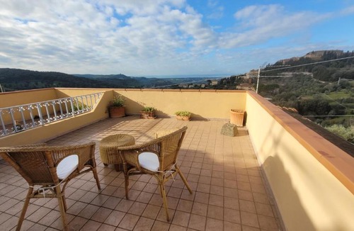 Castagneto Carducci Apartment | Elisabetta bilocale con terrazza vista mare