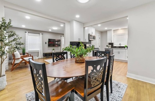 Bensenville House | Elite: 3BR-2BT Spacious Cozy Modern Home