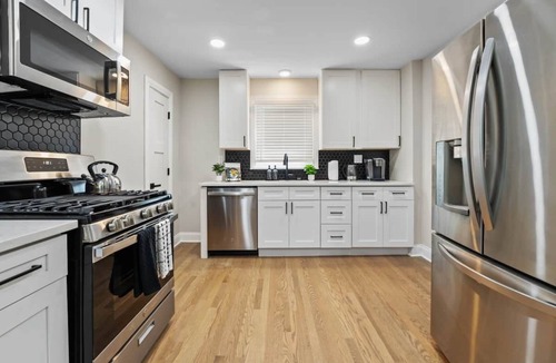 Bensenville House | Elite: 3BR-2BT Spacious Cozy Modern Home
